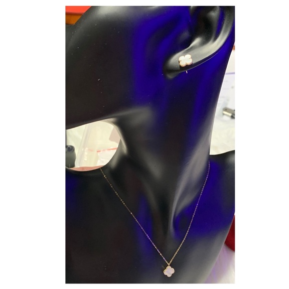 18k Solid Gold Clover Set - Picture 2 of 10